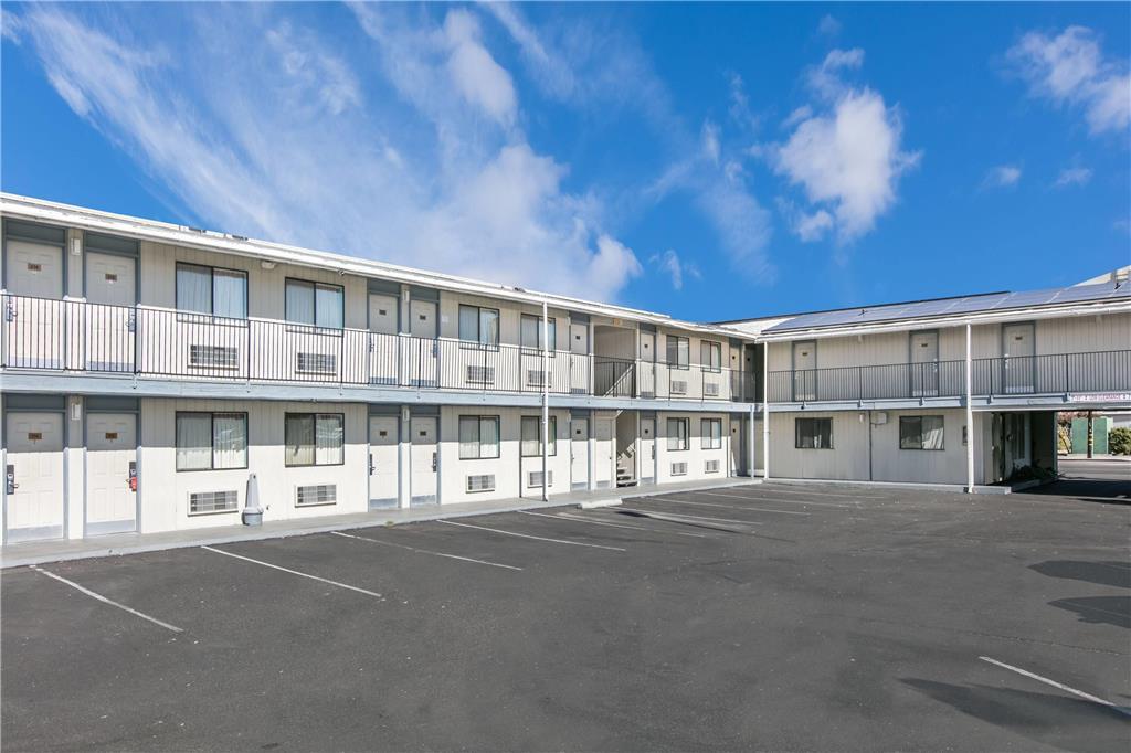 Super 8 By Wyndham Bishop Motell Exteriör bild